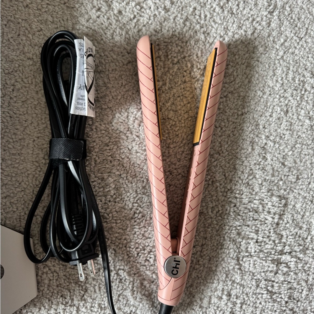 CHI Rose Delight Ceramic Hairstyling Iron - Picture 2 of 7